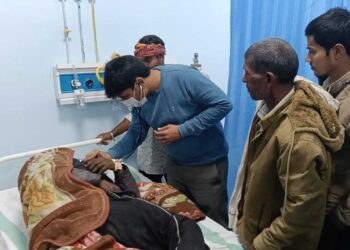 खेत नहीं पटाने पर मजदूर की पिटाई,घायल युवक को सदर अस्पताल किया गया उपचार