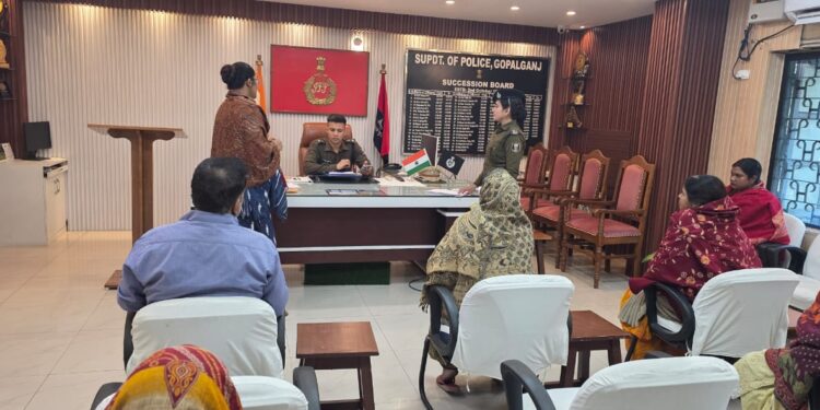 एसपी अवधेश दीक्षित का जनता दरबार: शिकायतों की सीधे सुनवाई, त्वरित कार्रवाई के दिए निर्देश