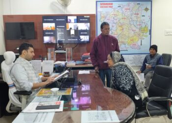 लोग शिकायत निवारण अधिकार अधिनियम के द्वितीय अपील के सुनवाई के क्रम में लोक प्राधिकार सहायक विद्युत अभियंता, कनीय अभियंता एवं संबंधित कार्यपालक अभियंता पर पाँच-पांच हजार रुपये का आर्थिक दंड का आदेश।