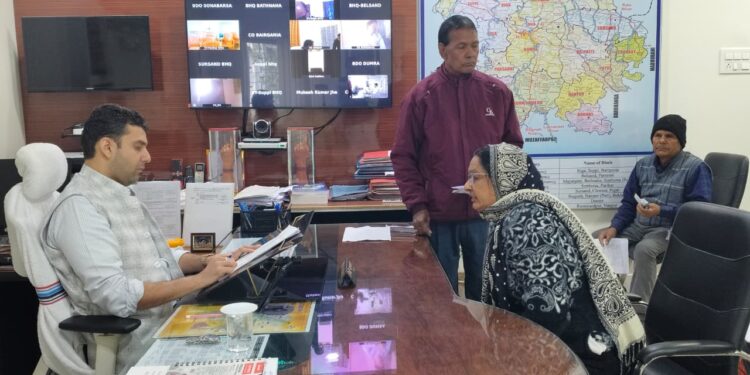 लोग शिकायत निवारण अधिकार अधिनियम के द्वितीय अपील के सुनवाई के क्रम में लोक प्राधिकार सहायक विद्युत अभियंता, कनीय अभियंता एवं संबंधित कार्यपालक अभियंता पर पाँच-पांच हजार रुपये का आर्थिक दंड का आदेश।