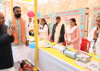 बड़ी खबर: नवादा में सीएम नीतीश कुमार की समीक्षा यात्रा—स्टॉलों का निरीक्षण, स्वास्थ्य सेवाओं पर सख्त निर्देश