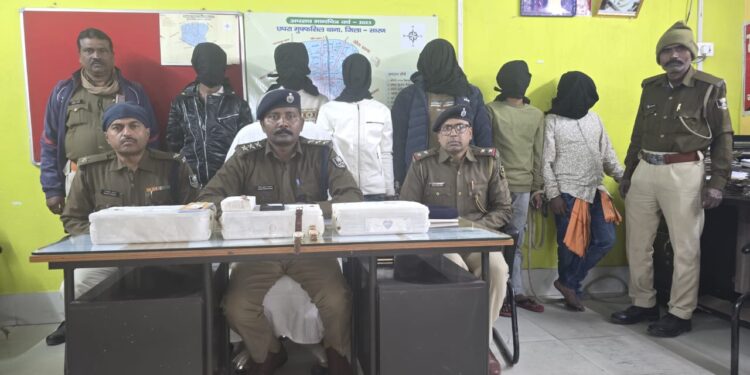 मुफस्सिल थानान्तर्गत घटित गृहभेदन की घटना का सफल उद्भेदनः 06 अभियुक्त गिरफ्तार, भारी मात्रा में आभूषण बरामद