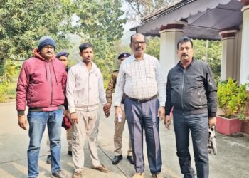 बिहार में सुबह-सुबह निगरानी का छापा, BEO का डेटा ऑपरेटर घूस लेते अरेस्ट; प्रखंड शिक्षा पदाधिकारी के आवास पर भी रेड