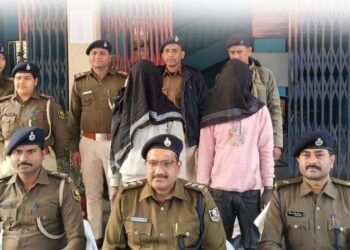 लौरिया में महिला से लूट का खुलासा:दो बदमाश 31,500 रुपए, 4 किलो गांजा के साथ गिरफ्तार