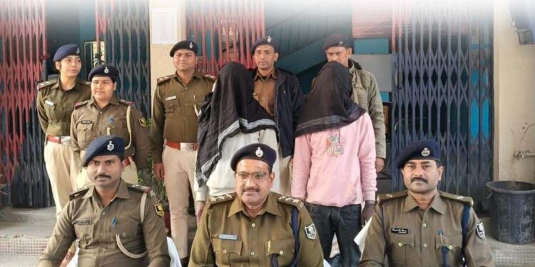 लौरिया में महिला से लूट का खुलासा:दो बदमाश 31,500 रुपए, 4 किलो गांजा के साथ गिरफ्तार