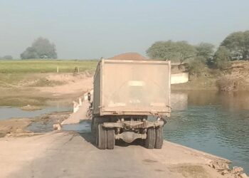 खप्टिहाकला खदान से निकल रहे ओवरलोड ट्रक