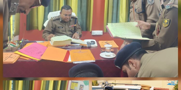 सारण क्षेत्र (छपरा) के पुलिस उप-महानिरीक्षक नीलेश कुमार ने पुलिस केंद्र गोपालगंज का किया वार्षिक निरीक्षण।