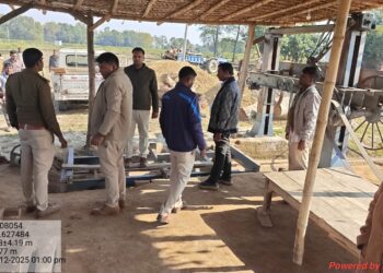 जिलाधिकारी, सीतामढ़ी श्री रिची पांडेय एवं वन प्रमंडल पदाधिकारी, सीतामढ़ी के स्पष्ट निर्देशानुसार वनों के क्षेत्र पदाधिकारी, सीतामढ़ी /रुन्नीसैदपुर के नेतृत्व में सीतामढ़ी वन प्रमंडल की संयुक्त टीम द्वारा बाजपट्टी प्रखंड में अवैध रूप से संचालित आरा मशीनों के विरुद्ध सघन छापेमारी अभियान चलाया गया।