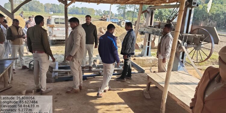 जिलाधिकारी, सीतामढ़ी श्री रिची पांडेय एवं वन प्रमंडल पदाधिकारी, सीतामढ़ी के स्पष्ट निर्देशानुसार वनों के क्षेत्र पदाधिकारी, सीतामढ़ी /रुन्नीसैदपुर के नेतृत्व में सीतामढ़ी वन प्रमंडल की संयुक्त टीम द्वारा बाजपट्टी प्रखंड में अवैध रूप से संचालित आरा मशीनों के विरुद्ध सघन छापेमारी अभियान चलाया गया।