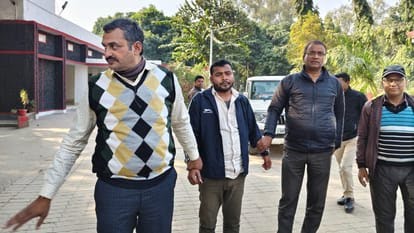 पांच हजार की घूस ले रहा था राजस्व कर्मचारी, निगरानी विभाग ने रंगे-हाथ गिरफ्तार किया