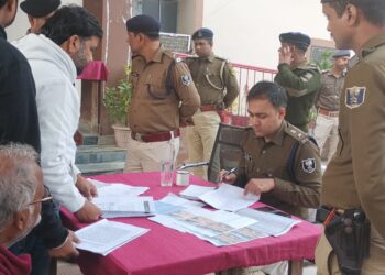 सिवान पुलिस आपके द्वार” कार्यक्रम के तहत पुलिस अधीक्षक, सिवान द्वारा बड़हरिया थाना में की गई जनसुनवाई