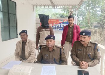 बड़ी कार्रवाई: हथुआ पुलिस की तत्परता, अवैध देशी पिस्टल व लोहे के दाब के साथ आरोपी गिरफ्तार