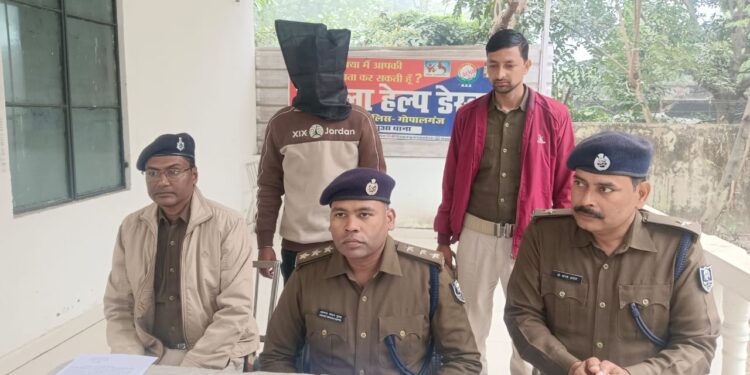 बड़ी कार्रवाई: हथुआ पुलिस की तत्परता, अवैध देशी पिस्टल व लोहे के दाब के साथ आरोपी गिरफ्तार