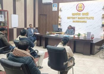 पराली प्रबंधन को लेकर किसान एवं कृषि यंत्र विक्रेता के साथ डी.एम ने की बैठक