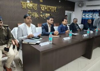 बड़ी खबर | तेघड़ा प्रखंड कार्यालय में योजनाओं की सघन समीक्षा, डीएम श्रीकांत शास्त्री का सख्त निर्देश — समय-सीमा में पूरे हों सभी कार्य