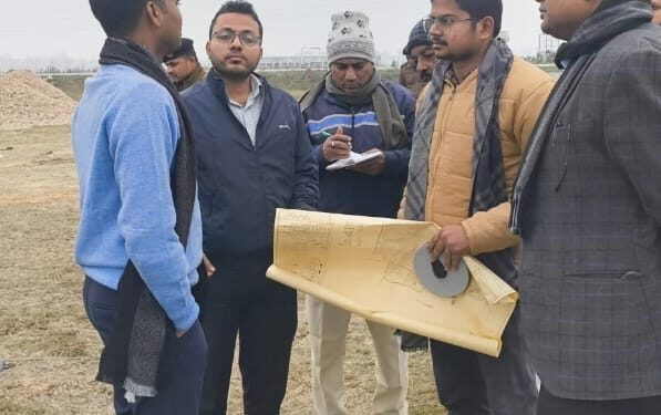 सिवान नगर परिषद के नए भवन हेतु सिवान डीएम ने बड़हरिया प्रखण्ड के औराई सहित अन्य गांवों की जमीन का किया निरीक्षण