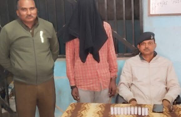 11 कारतूस के साथ युवक गिरफ्तार