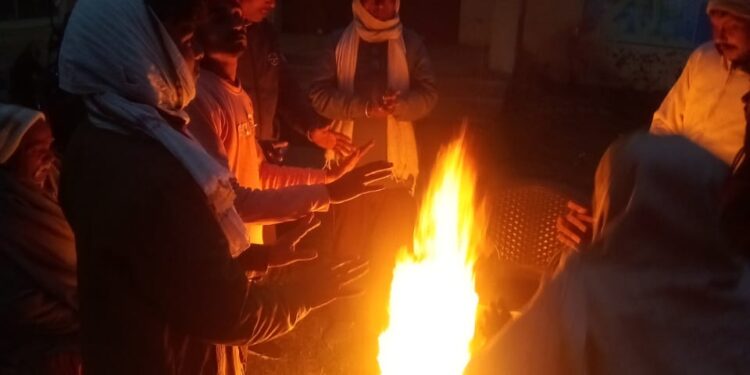 डीएम के निर्देश पर नगर निगम, नगर निकाय, प्रखंडों व अंचलों में अलाव की व्यवस्था सुनिश्चित