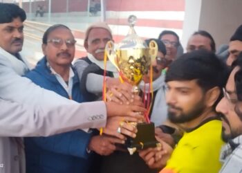 नशा क्लब सीवान ने खोदाई बारी को एक गोल से हराकर विजेता कप पर जमाया कब्जा