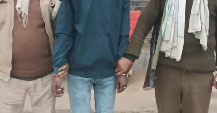 सोशल मीडिया पर देसी कट्टा लहराना पड़ा महंगा, 24 घंटे में युवक गिरफ्तार।