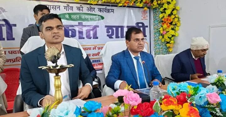 बेगूसराय में जिला पदाधिकारी की जनसुनवाई, लोगों की समस्याएं सुनीं