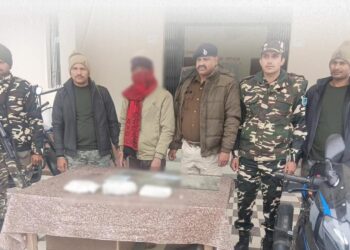 फुलकाहा में 300 ग्राम ब्राउन शुगर के साथ युवक गिरफ्तार:पुलिस-एसएसबी ने की छापेमारी, बाइक और नकदी भी जब्त