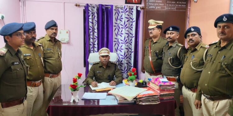 गोपालगंज में हथुआ एसडीपीओ ने किया उचका गांव थाना का वार्षिक निरीक्षण