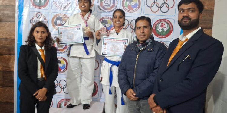 लौवान गांव की शगुफ्ता नाज ने 9 वीं वाड़ों कराटे जुको चैंपियन एक स्वर्ण और एक कांस्य पदक जीत कर सिवान जिला का नाम किया रौशन