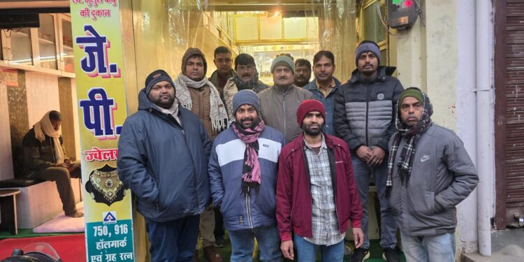 गोपालगंज: सांसद डॉ. आलोक कुमार सुमन की माता के निधन पर शोक सभा आयोजित।