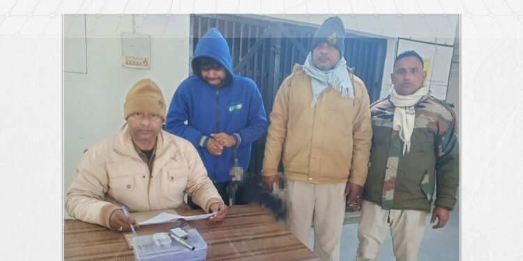 पुलिस की सख्त कार्रवाई: अवैध हथियार के साथ आरोपी गिरफ्तार, देशी कट्टा व गोली बरामद