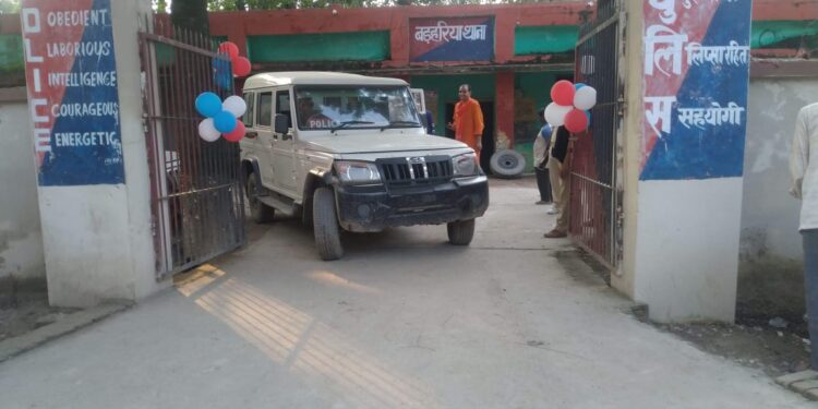 बड़हरिया में शराब फैक्ट्री से भारी मात्रा में शराब के साथ एक युवक को पुलिस ने किया गिरफ्तार, बाकी हुए फरार