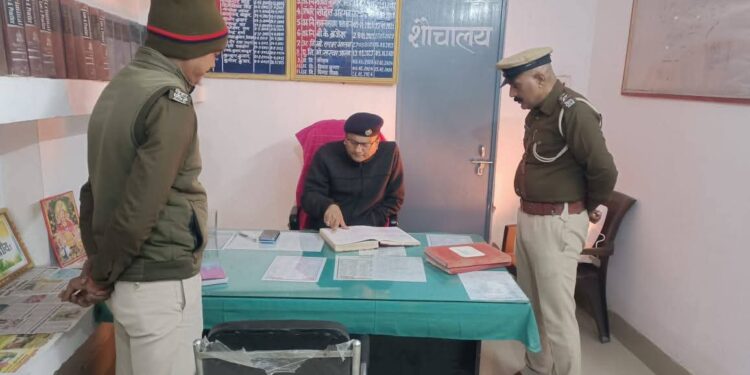 अलीनगर थाना का ग्रामीण पुलिस अधीक्षक ने किया औचक निरीक्षण, अपराध नियंत्रण को लेकर सख्त निर्देश