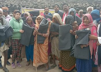 रोटी बैंक टीम ने किया वृहद कंबल,गरम कपड़ा, वितरण