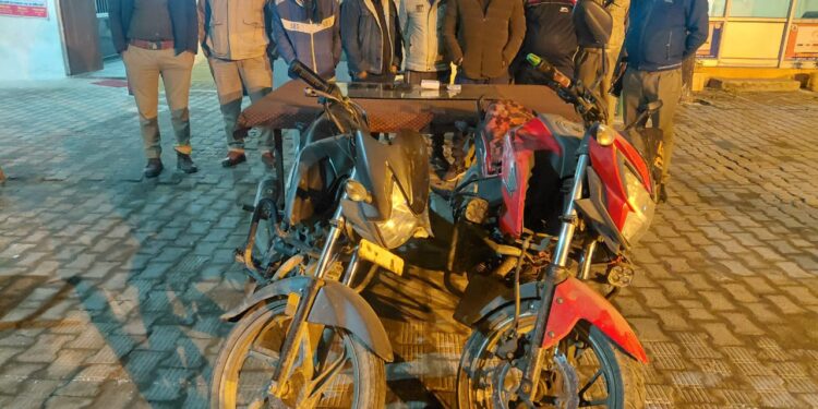 जुआं खेलने के 5 आरोपी गिरफ्तार