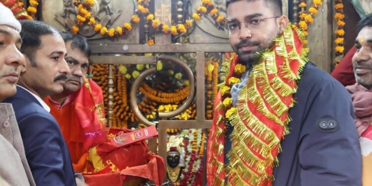 पंचायती राज मंत्री दीपक प्रकाश ने थावे मंदिर में मत्था टेका, माँ भवानी से लिया आशीर्वाद