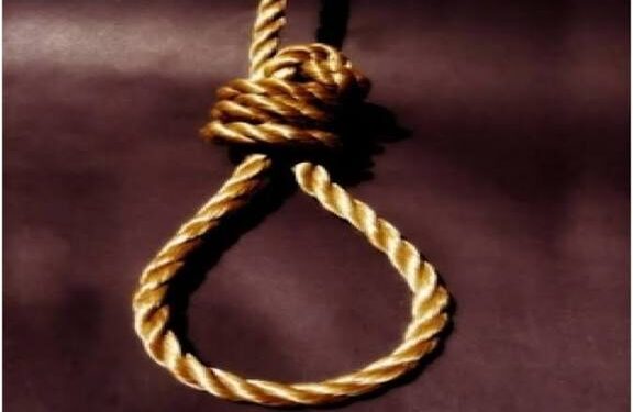 प्रेम-प्रसंग में किशोरी ने लीची के पेड़ से लटककर दी जान, इलाके में फैली सनसनी।