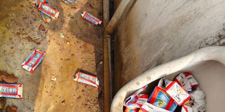 बिहार के शिक्षा मंत्री के गृह जिला के शिक्षा विभाग कार्यालय में ‘बंटी-बबली’ की दस्तक, शराबबंदी के दावों की निकली हवा।