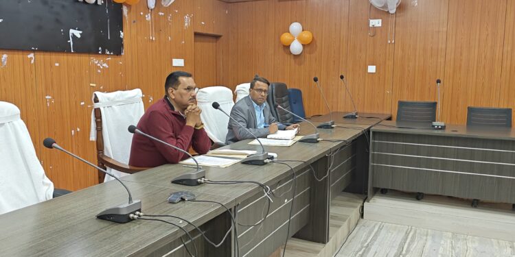 सशक्त एवं समृद्ध किसान e-KYC एवं फार्मर रजिस्ट्री” हेतु विशेष अभियान का शुभारंभ अभियान रथ के माध्यम से किया गया। इस अभियान का उद्देश्य जिले के अधिक से अधिक किसानों को फार्मर रजिस्ट्री एवं e-KYC से जोड़ना है, ताकि वे कृषि विभाग की विभिन्न योजनाओं—विशेषकर प्रधानमंत्री किसान सम्मान निधि योजना—का सहज एवं समयबद्ध लाभ प्राप्त कर सकें।