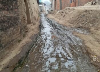 मुरवल गांव में बदहाली का आलम, कीचड़ और जलभराव ने किया जनजीवन अस्त-व्यस्त