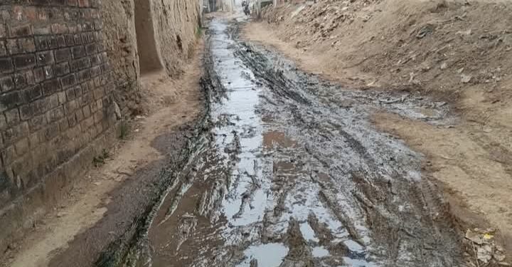 मुरवल गांव में बदहाली का आलम, कीचड़ और जलभराव ने किया जनजीवन अस्त-व्यस्त