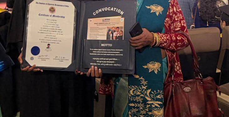 चार्टर्ड अकाउंटेंट की परीक्षा में गौरव कुमार सिंह ने रचा इतिहास, गांव–जवार का बढ़ाया मान