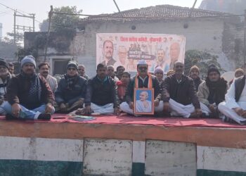 सीतामढ़ी जिला कांग्रेस कमेटी ने एक दिन का सामूहिक उपवास व्रत रखा।