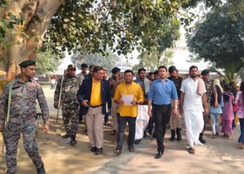 पुनौरा धाम मंदिर परिसर का जिलाधिकारी द्वारा किया गया निरीक्षण