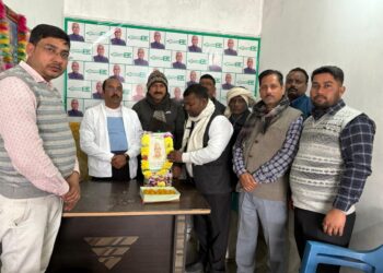 जेडीयू कार्यालय विजयीपुर में श्रद्धा के साथ मनाई गई जननायक कर्पूरी ठाकुर की जयंती