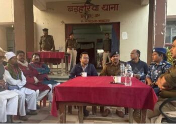 बड़हरिया थाना परिसर में एसपी पूरन झा के जन-संवाद को लोगो की तारीफ