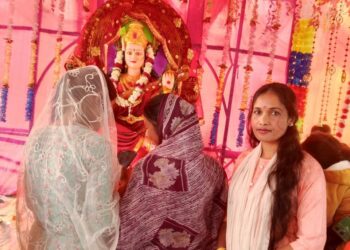 पड़रौना नीर ब्यूटी पार्लर बसंत पंचमी पर अपनी सभी ग्राहकों को दिया हार्दिक शुभकामनाएं