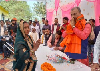 मतदाता आभार सह जनसंवाद यात्रा के दौरान लौवान गांव में स्वास्थ्य एवं विधि मंत्री मंगल पांडेय का हुआ शानदार स्वागत