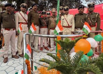 बड़हरिया प्रखंड मुख्यालय सहित ग्रामीण क्षेत्रों के सभी सरकारी और गैर सरकारी विद्यालयों, संस्थाओं पर 77वें गणतंत्र दिवस पर राष्ट्रीय ध्वज तिरंगा झंडा फहराया गया