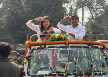 सीतामढ़ी: नियमों को ताक पर रख पुलिस वाहन पर ‘रील’बाजी, डीएम रिची पांडेय ने दिए कड़े कार्रवाई के आदेश।