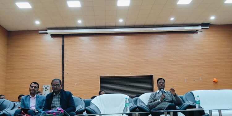 फार्मर रजिस्ट्री के लिए डीएम की अध्यक्षता में हुई बैठक